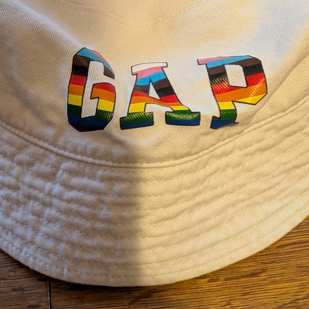 GAP White Bucket Hat with Multicolor Logo - Picture 2 of 3
